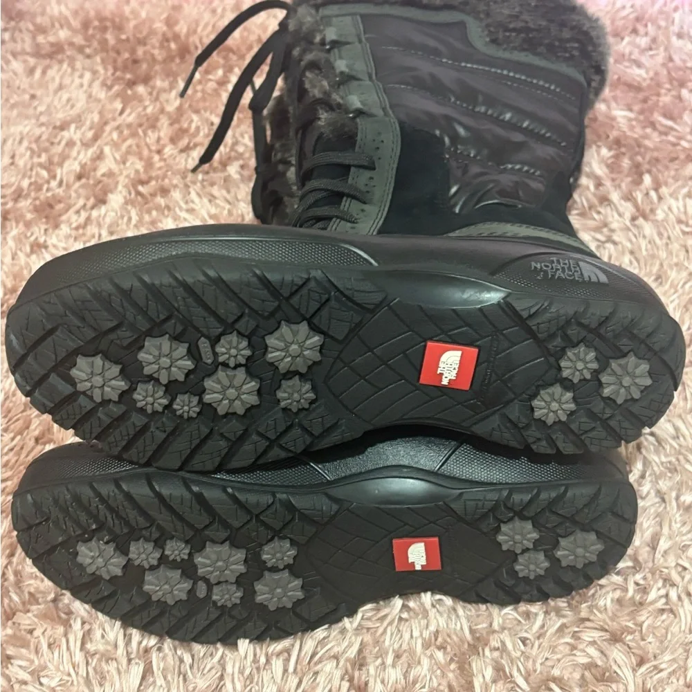 The North Face snow boots size 7.5 women - Picture 5 of 6